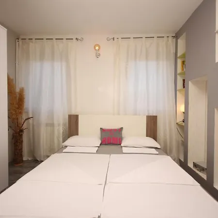Apartamento For Families With Children Sisan, Medulin - 12199 Ližnjan